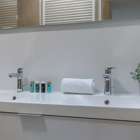 Huswell - Beautiful With Terrace And Parking Apartment *