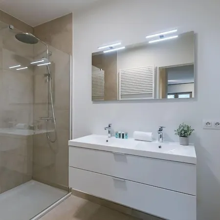 Casiola - Beautiful With Terrace And Parking